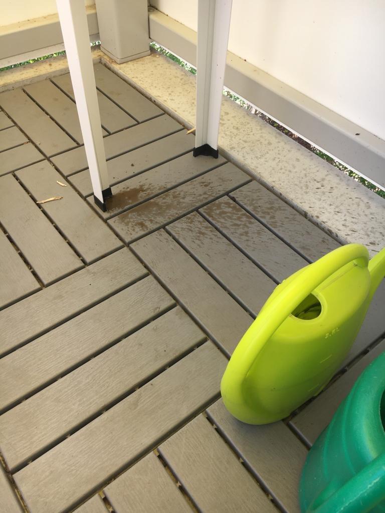 Wasser läuft unten ab